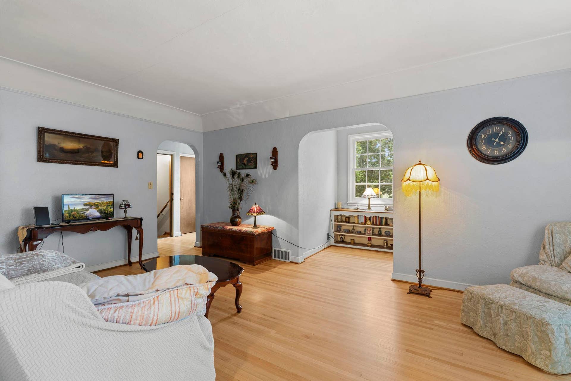 58-web-or-mls-1522 Hague Ave-12 (2).jpg