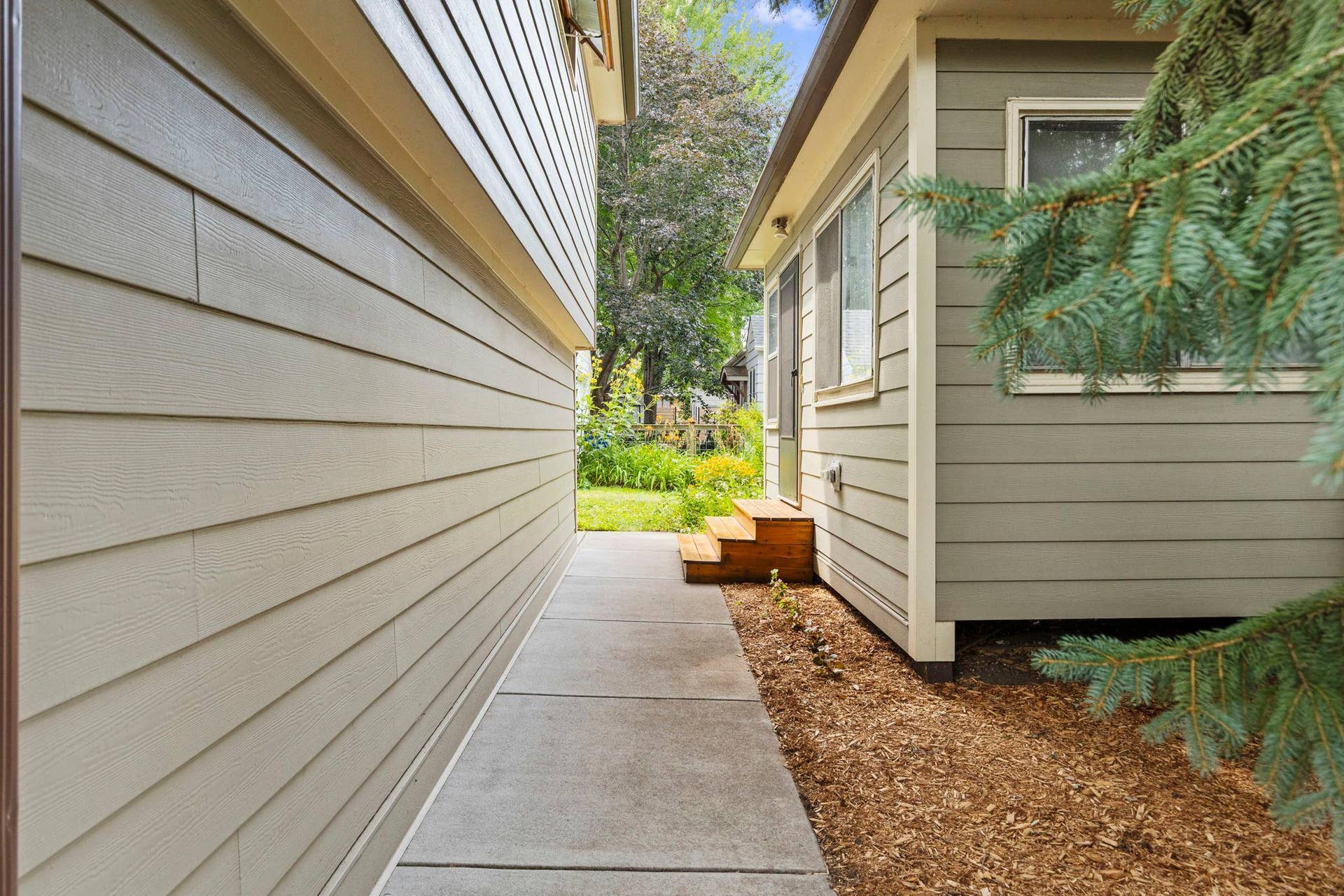 104-web-or-mls-1522 Hague Ave-33.jpg