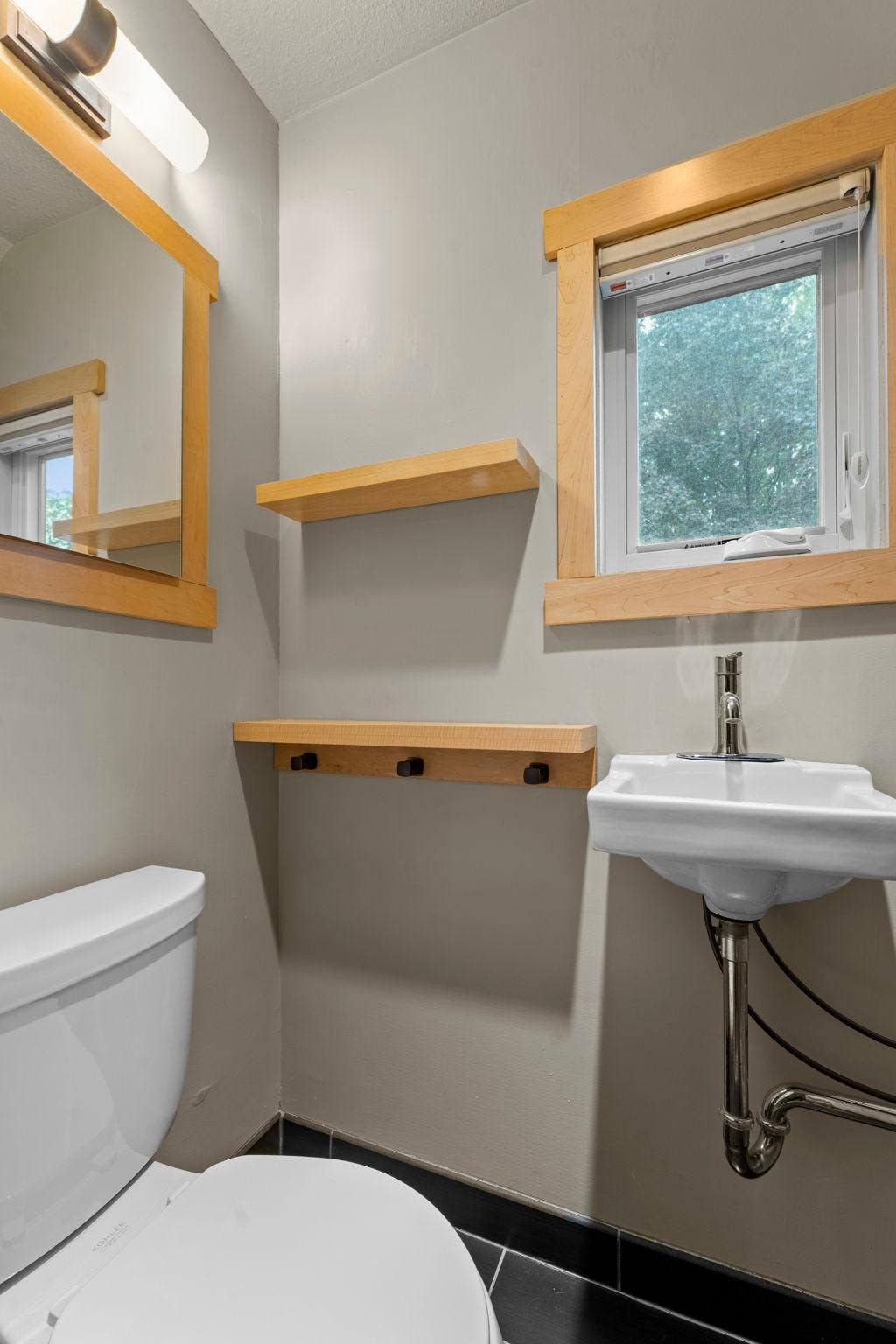87-web-or-mls-1522 Hague Ave-73.jpg