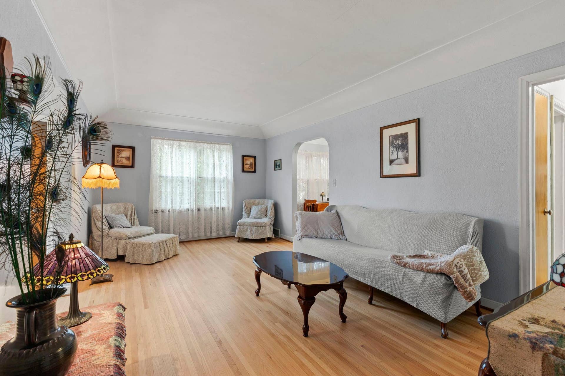 57-web-or-mls-1522 Hague Ave-9 (2).jpg