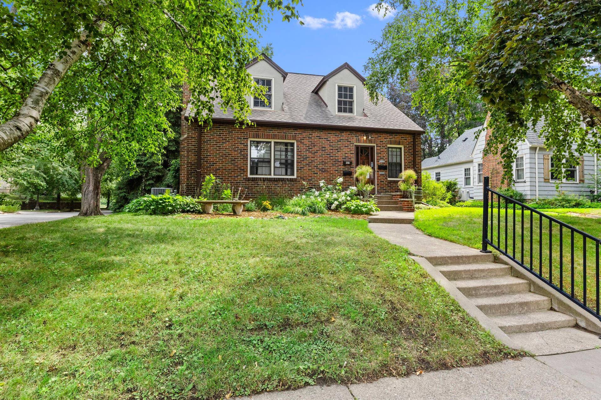 3-web-or-mls-1522 Hague Ave-3.jpg