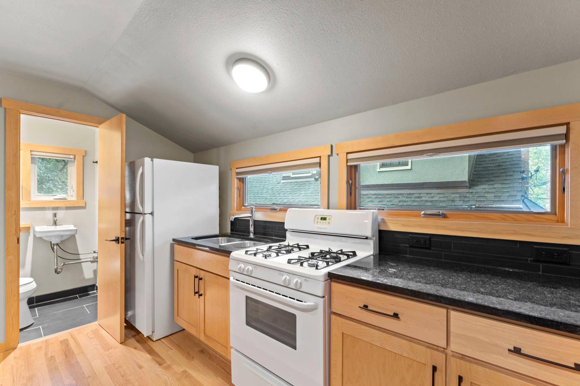 82-web-or-mls-1522 Hague Ave-48 (3).jpg