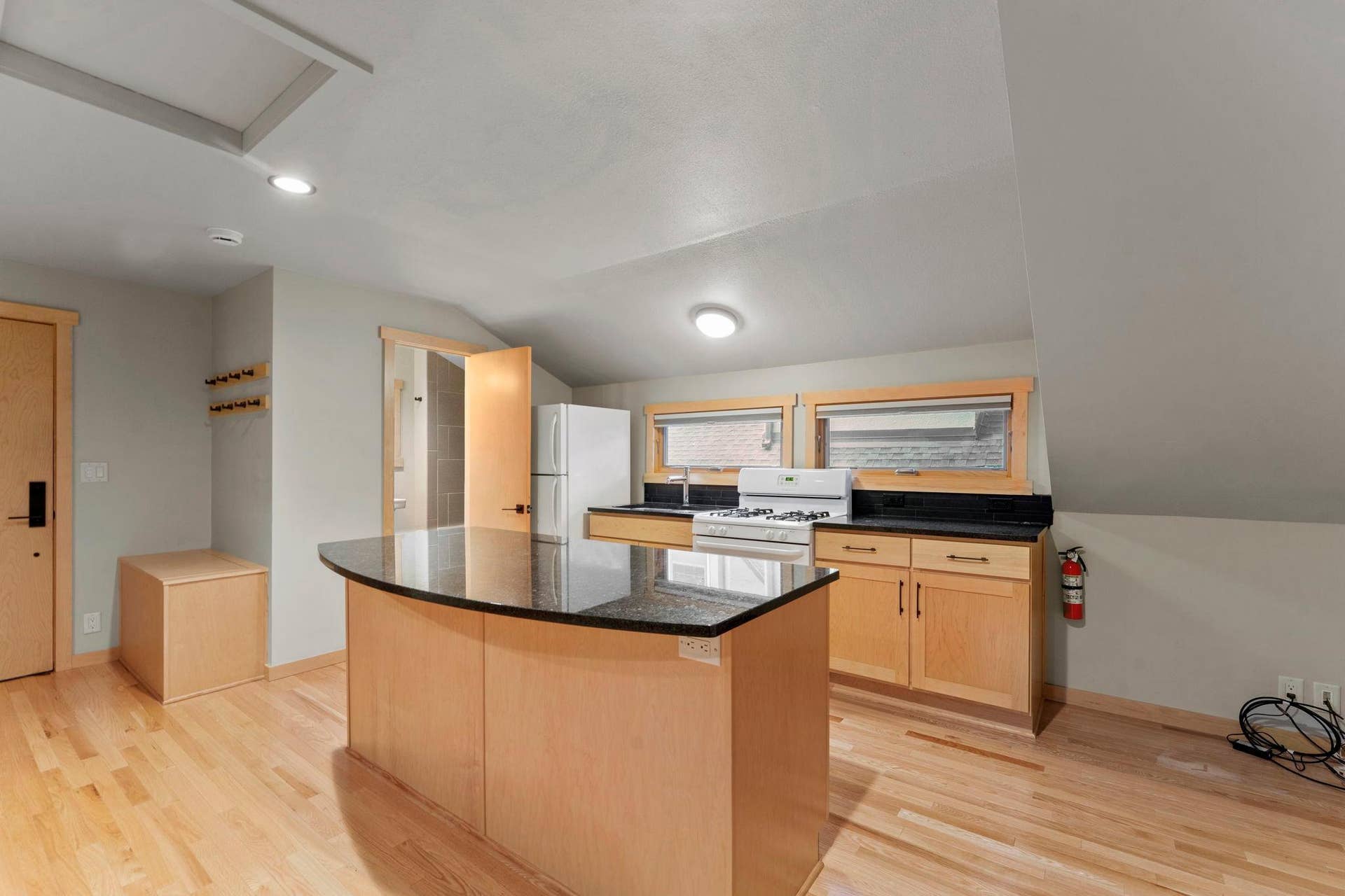 81-web-or-mls-1522 Hague Ave-43.jpg