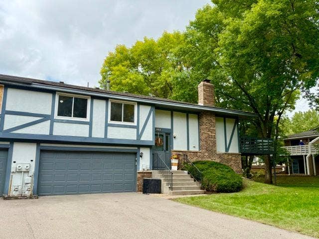 6852 Macbeth Circle, Woodbury, MN 55125 Professional photos will be uploaded next week
