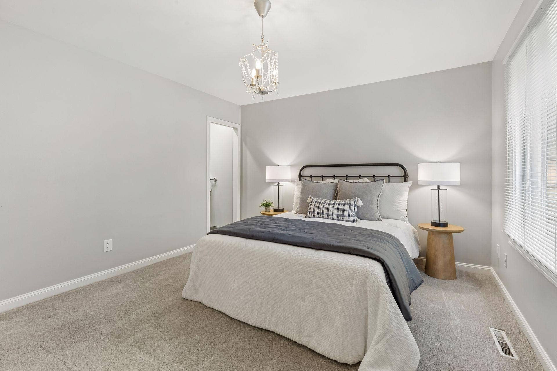 1860 Juneau Lane N, Plymouth, MN 55447 1860 Juneau Lane N, Plymouth, MN 55447