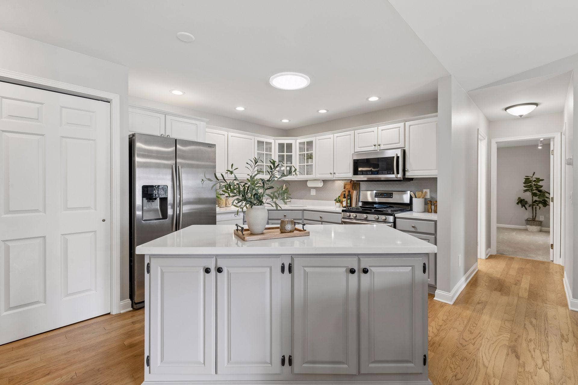 1860 Juneau Lane N, Plymouth, MN 55447 1860 Juneau Lane N, Plymouth, MN 55447