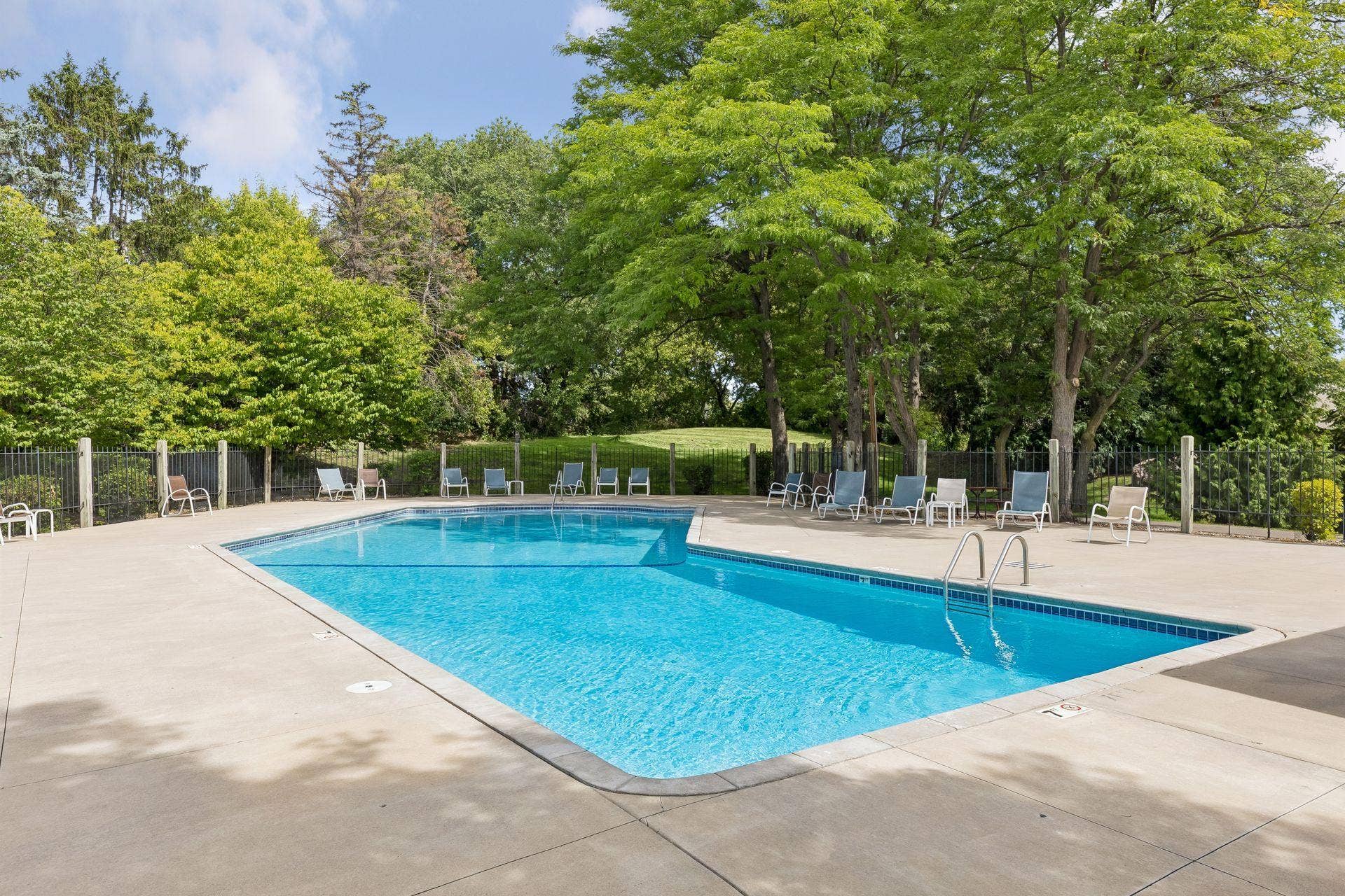 1860 Juneau Lane N, Plymouth, MN 55447 1860 Juneau Lane N, Plymouth, MN 55447