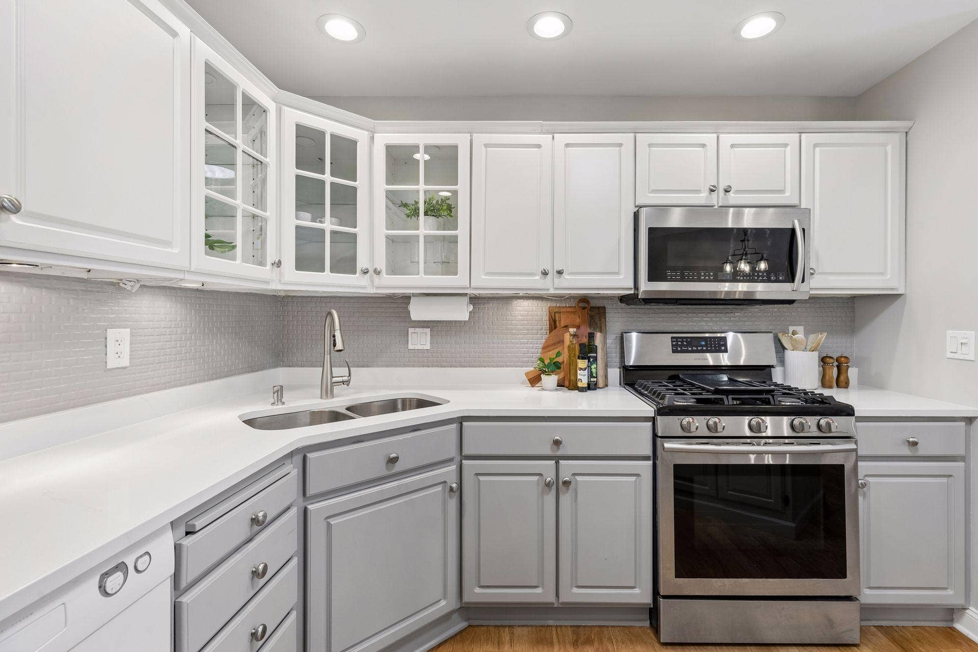 1860 Juneau Lane N, Plymouth, MN 55447 1860 Juneau Lane N, Plymouth, MN 55447