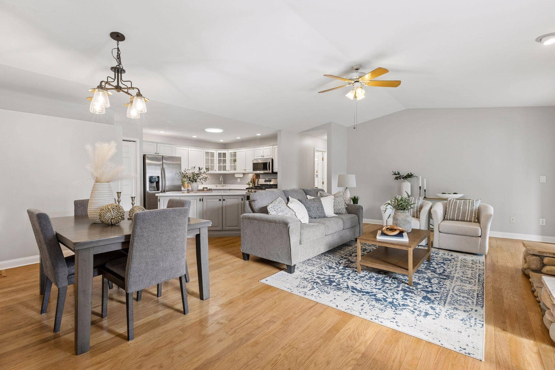1860 Juneau Lane N, Plymouth, MN 55447 1860 Juneau Lane N, Plymouth, MN 55447
