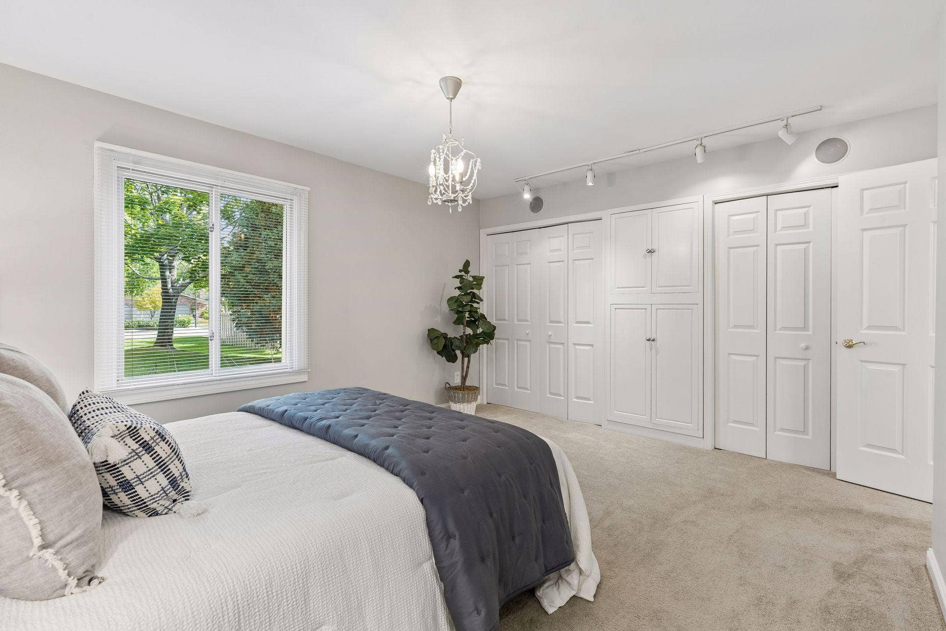 1860 Juneau Lane N, Plymouth, MN 55447 1860 Juneau Lane N, Plymouth, MN 55447