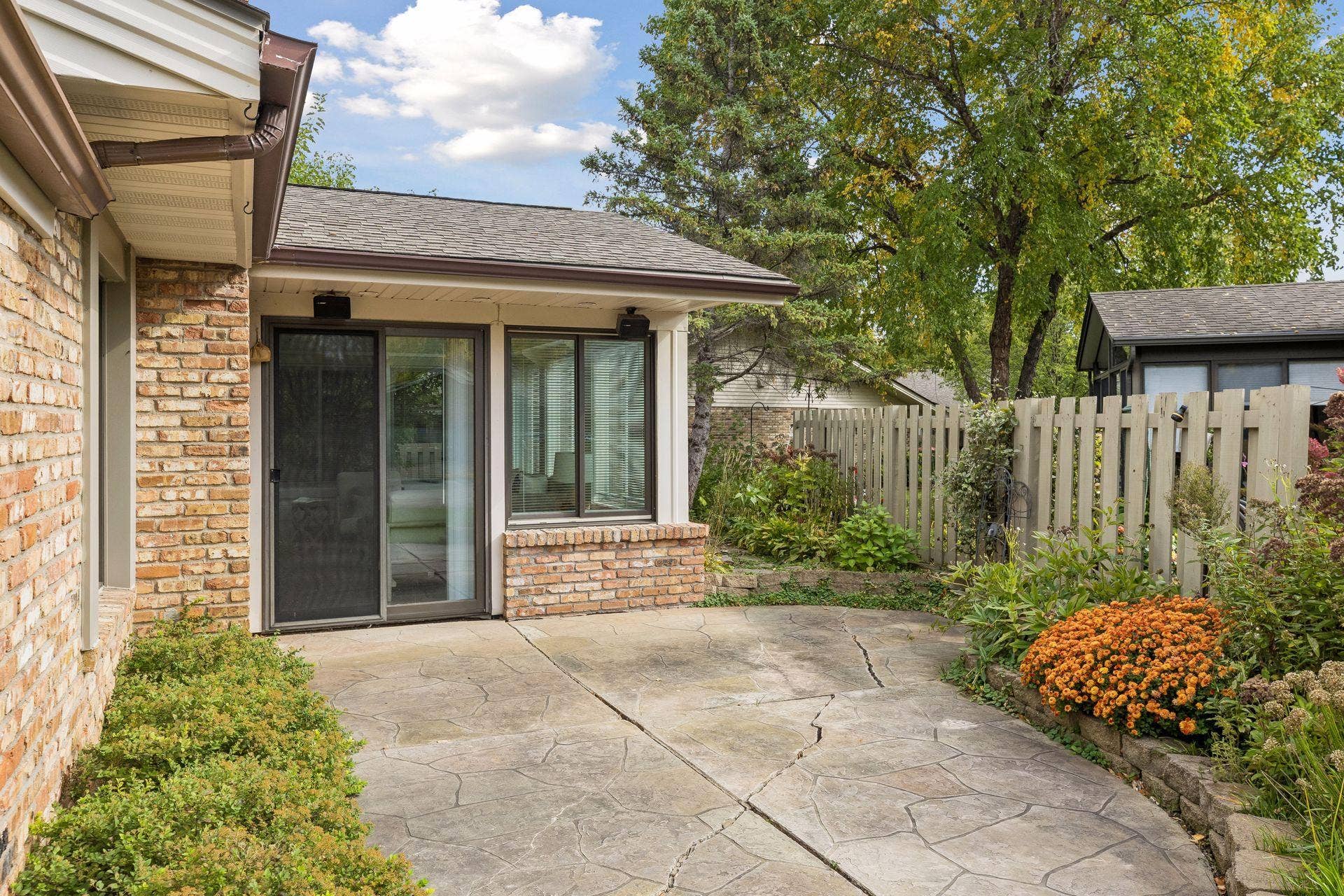 1860 Juneau Lane N, Plymouth, MN 55447 1860 Juneau Lane N, Plymouth, MN 55447