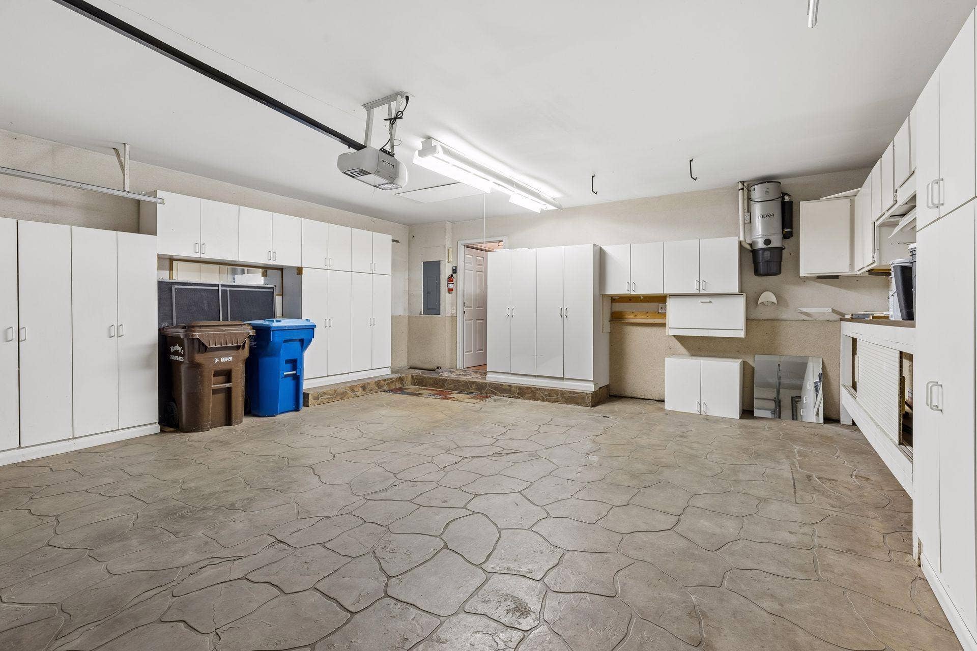 1860 Juneau Lane N, Plymouth, MN 55447 1860 Juneau Lane N, Plymouth, MN 55447