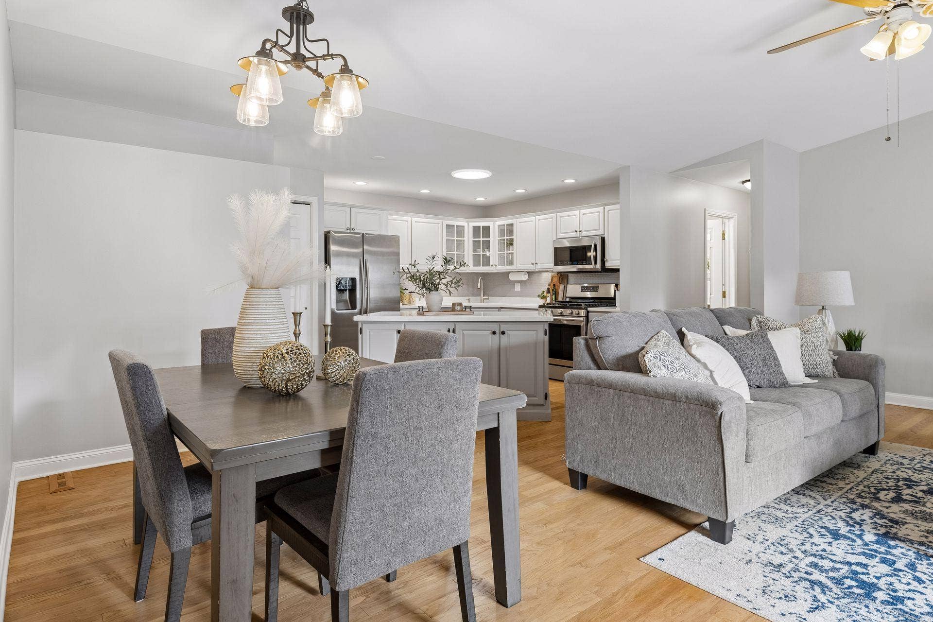 1860 Juneau Lane N, Plymouth, MN 55447 1860 Juneau Lane N, Plymouth, MN 55447