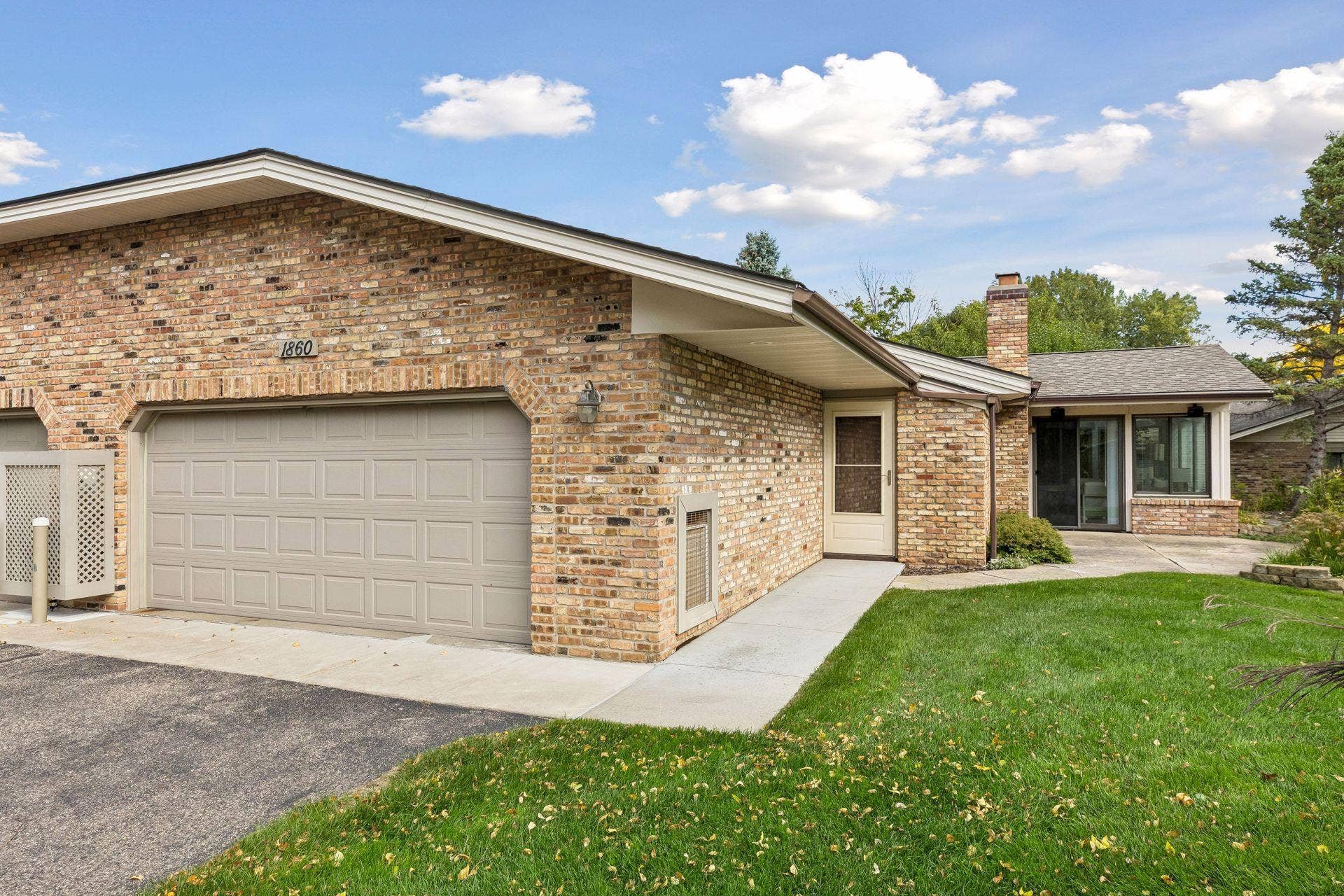 1860 Juneau Lane N, Plymouth, MN 55447 1860 Juneau Lane N, Plymouth, MN 55447