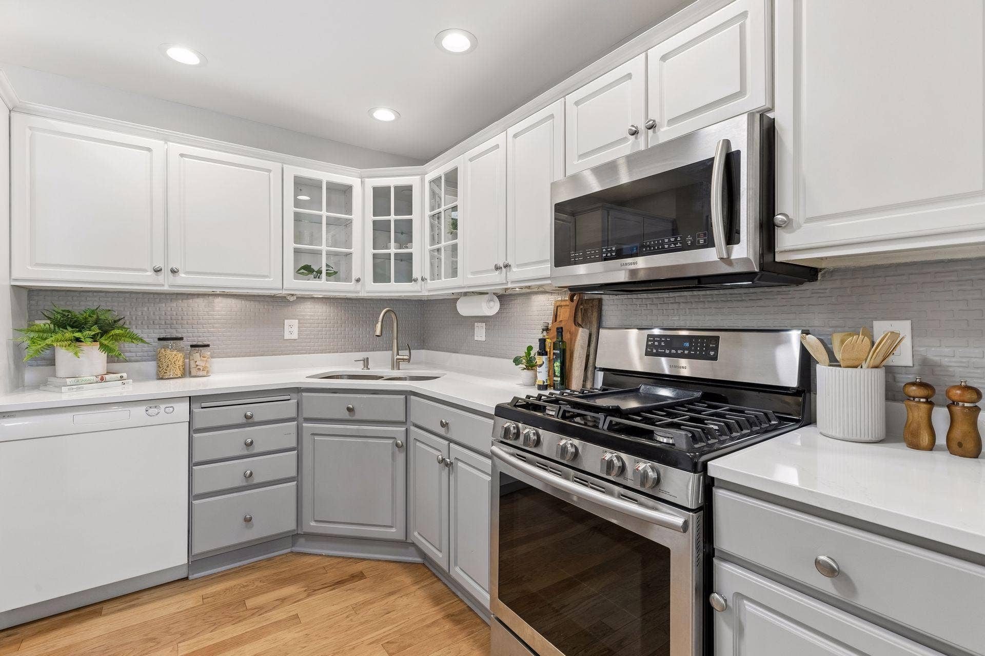 1860 Juneau Lane N, Plymouth, MN 55447 1860 Juneau Lane N, Plymouth, MN 55447