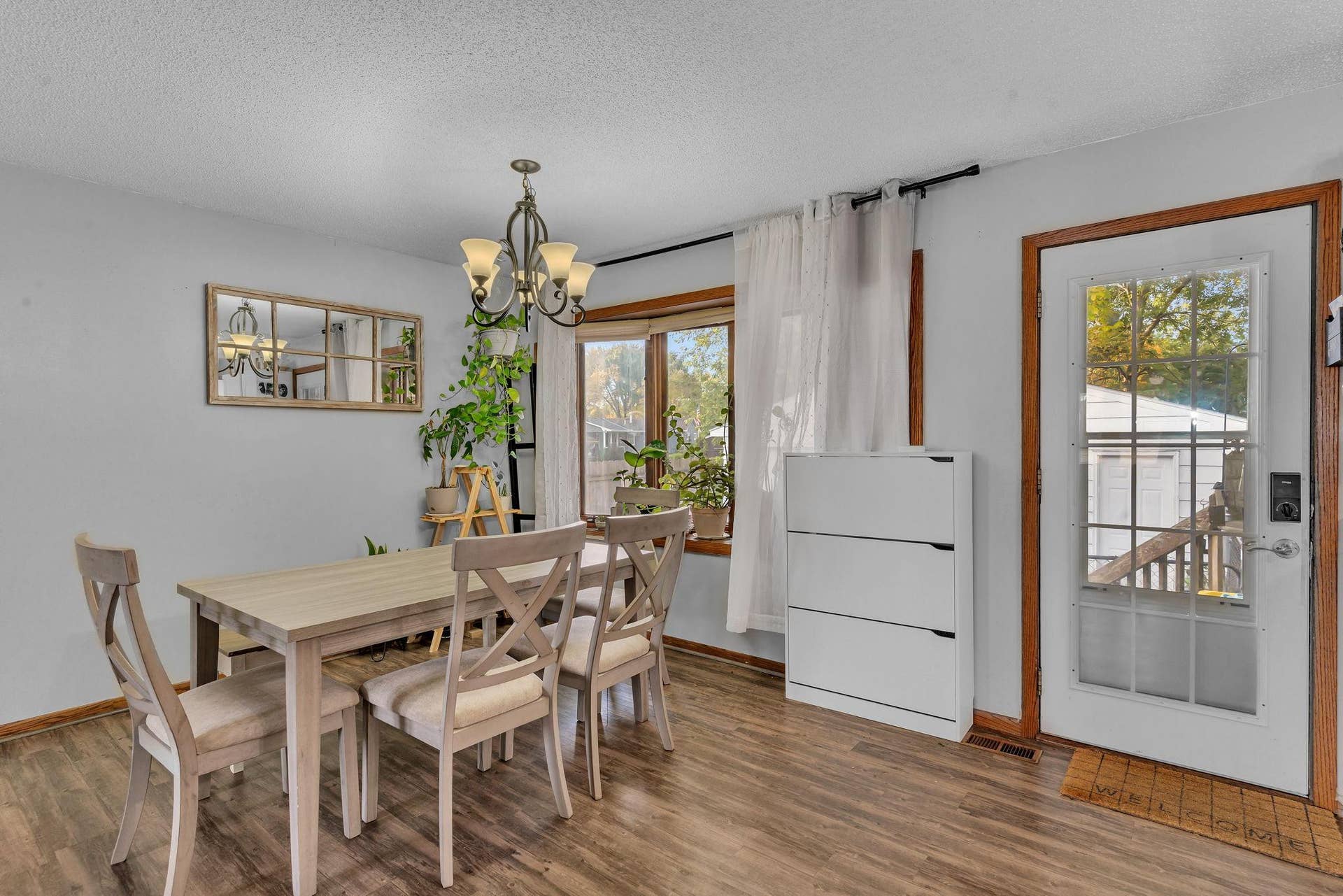 1221 13th Avenue SW, Willmar, MN 56201 1221-Dining Area