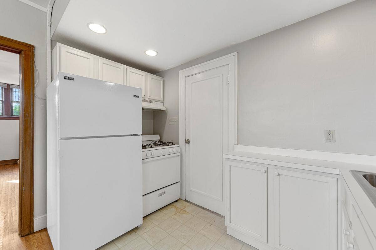 19 Kitchen.jpg