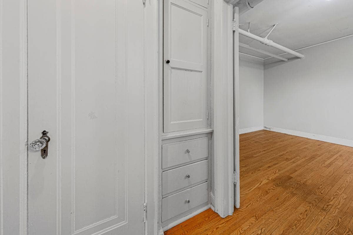 22 hall_storage.jpg