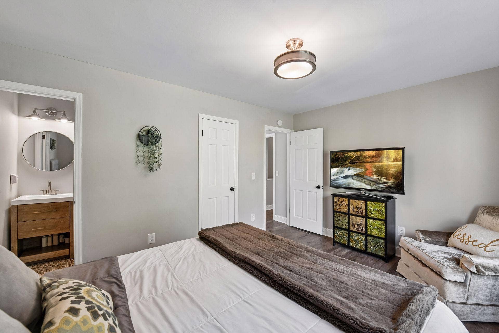 501 Laredo Lane, Chanhassen, MN 55317 501 Laredo Lane, Chanhassen, MN 55317