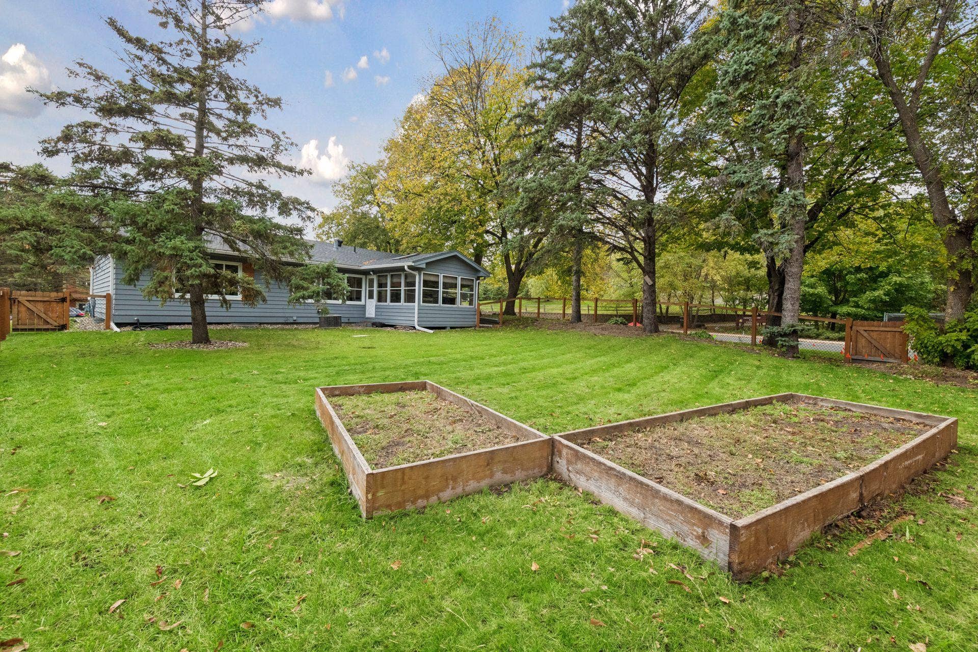 501 Laredo Lane, Chanhassen, MN 55317 501 Laredo Lane, Chanhassen, MN 55317