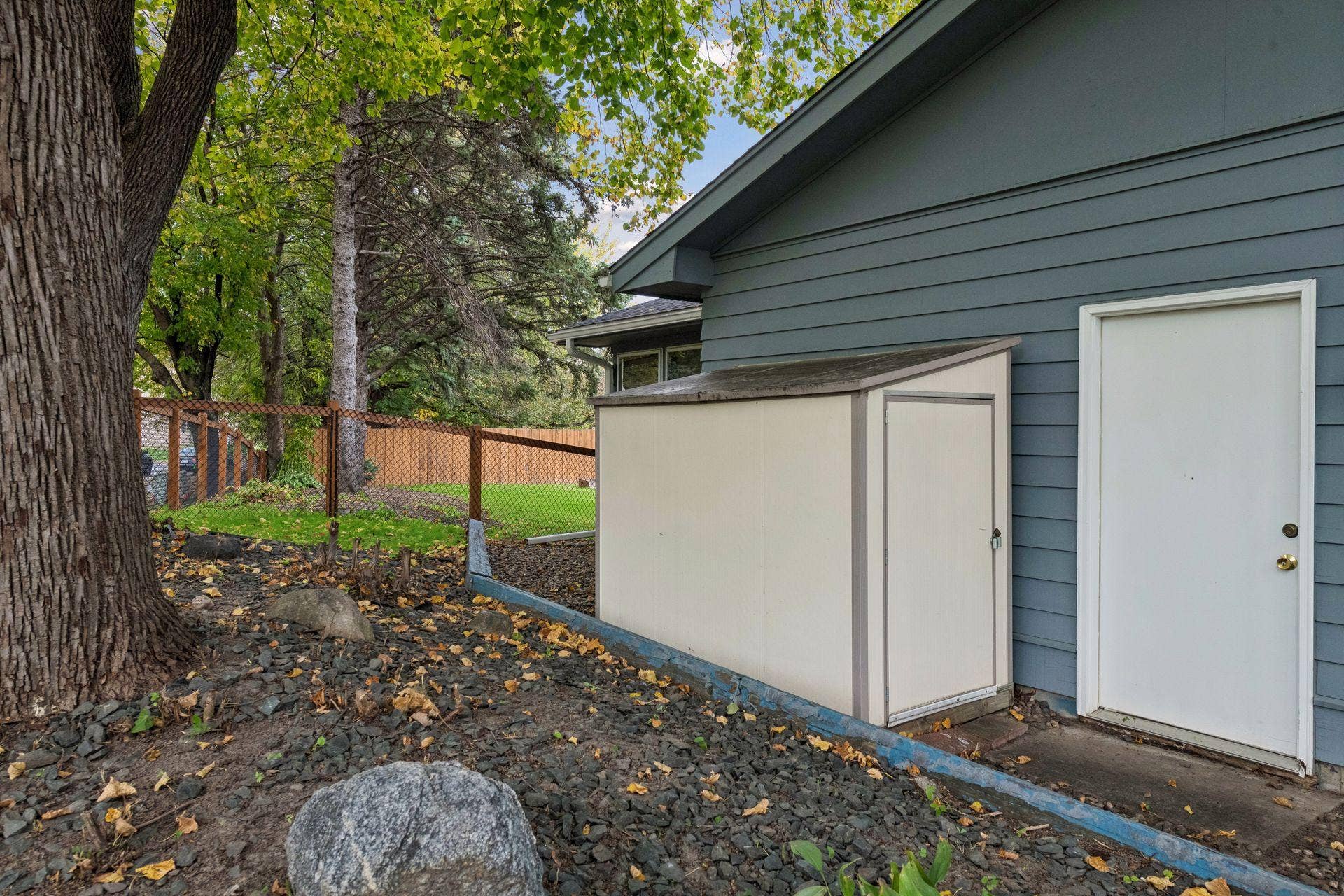 501 Laredo Lane, Chanhassen, MN 55317 501 Laredo Lane, Chanhassen, MN 55317