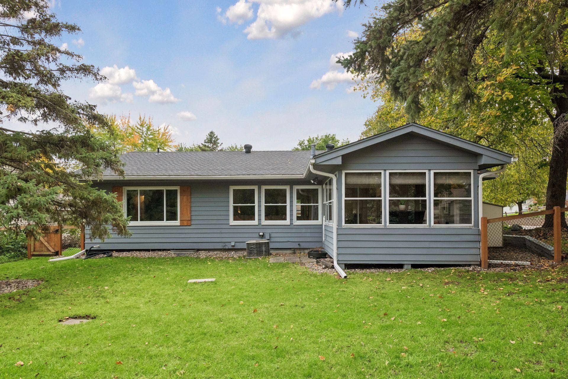 501 Laredo Lane, Chanhassen, MN 55317 501 Laredo Lane, Chanhassen, MN 55317