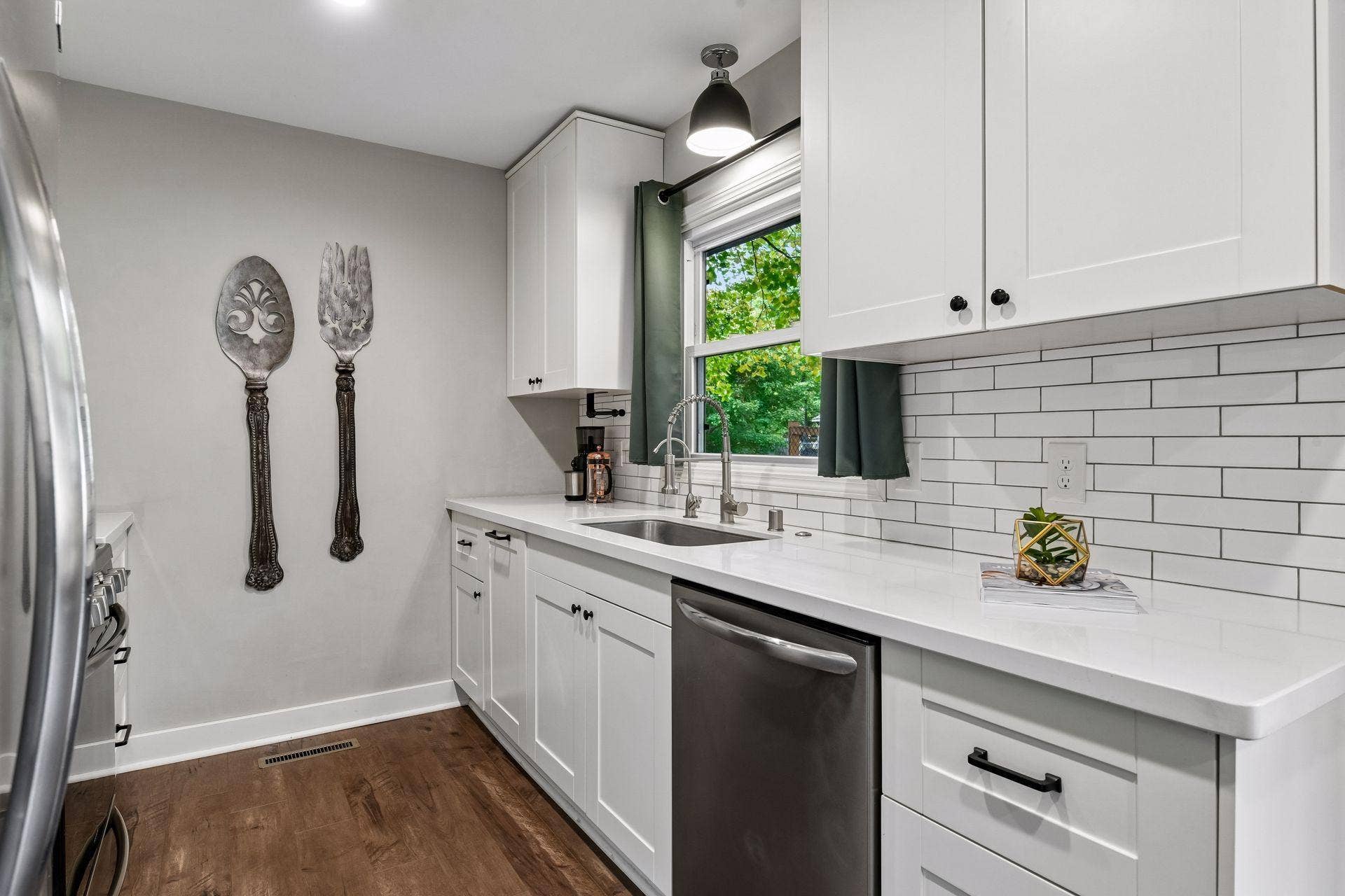 501 Laredo Lane, Chanhassen, MN 55317 501 Laredo Lane, Chanhassen, MN 55317