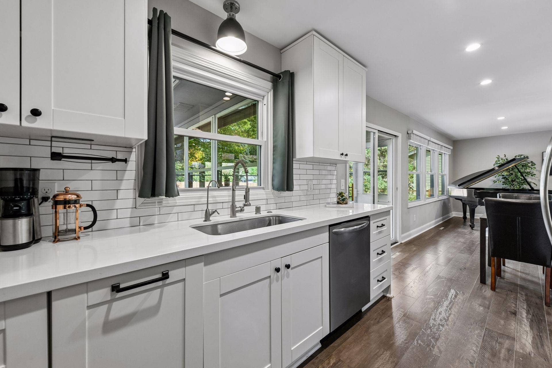 501 Laredo Lane, Chanhassen, MN 55317 501 Laredo Lane, Chanhassen, MN 55317