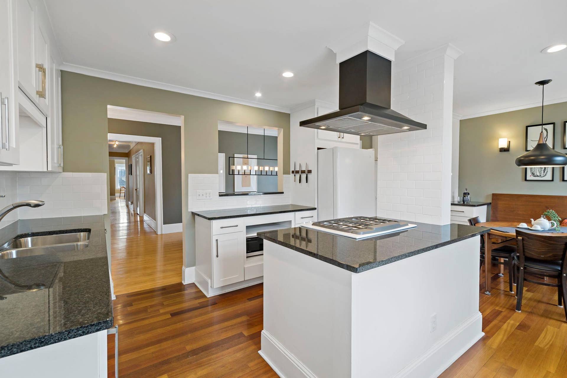 2407 Girard Avenue S, #6, 21, Minneapolis, MN 55405 Updated kitchen