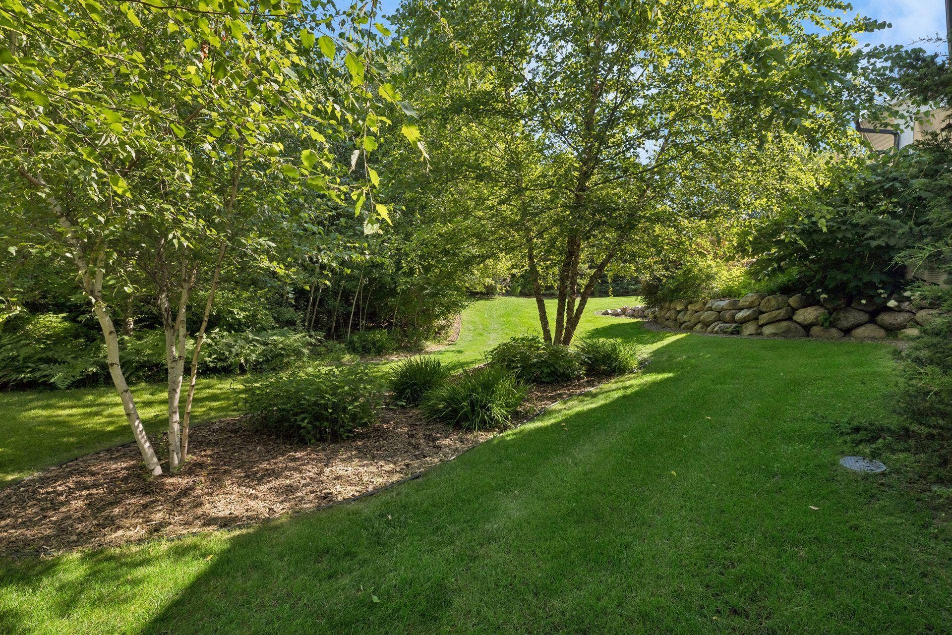 234 Rutherford Road, Stillwater, MN 55082 lush landscaping