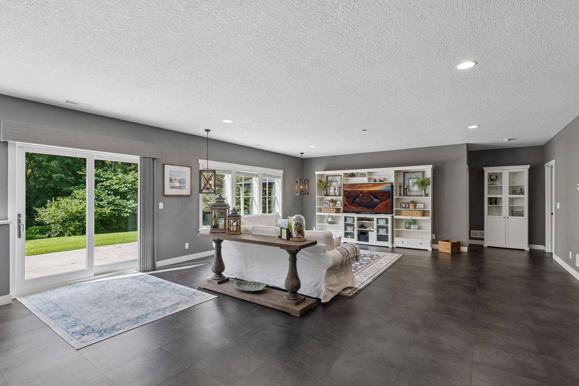 234 Rutherford Road, Stillwater, MN 55082 spacious LL family room