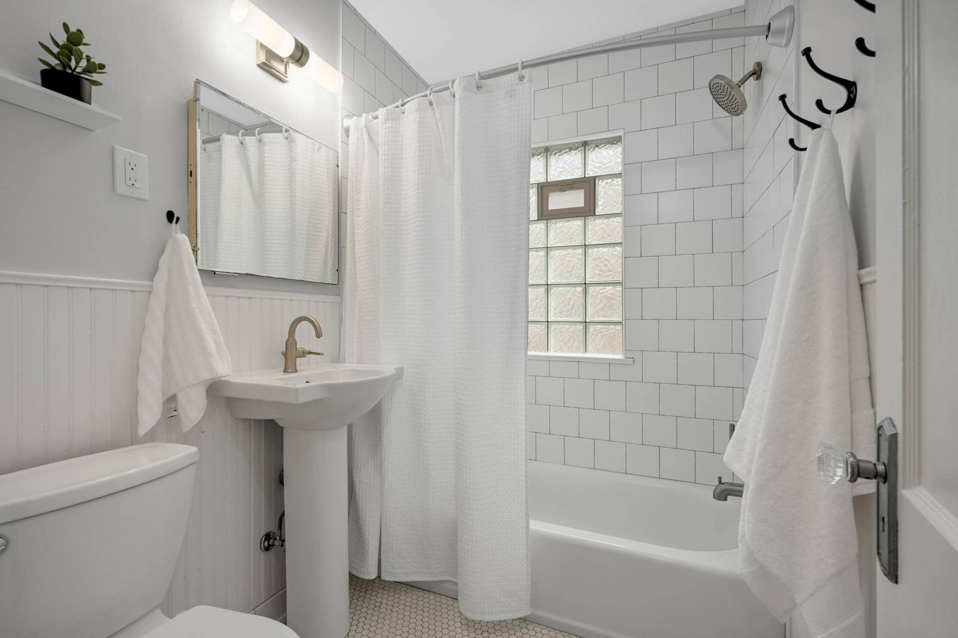4036 20th Avenue S, 73, Minneapolis, MN 55407 Main level bathroom