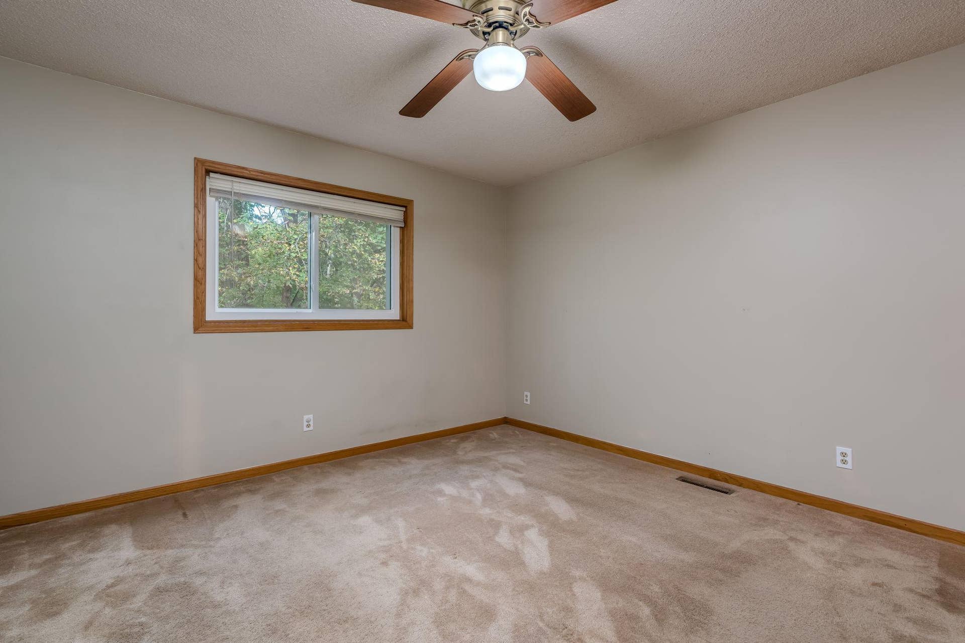 50 Canterbury Court, Mankato, MN 56001 50 Canterbury Court, Mankato, MN 56001
