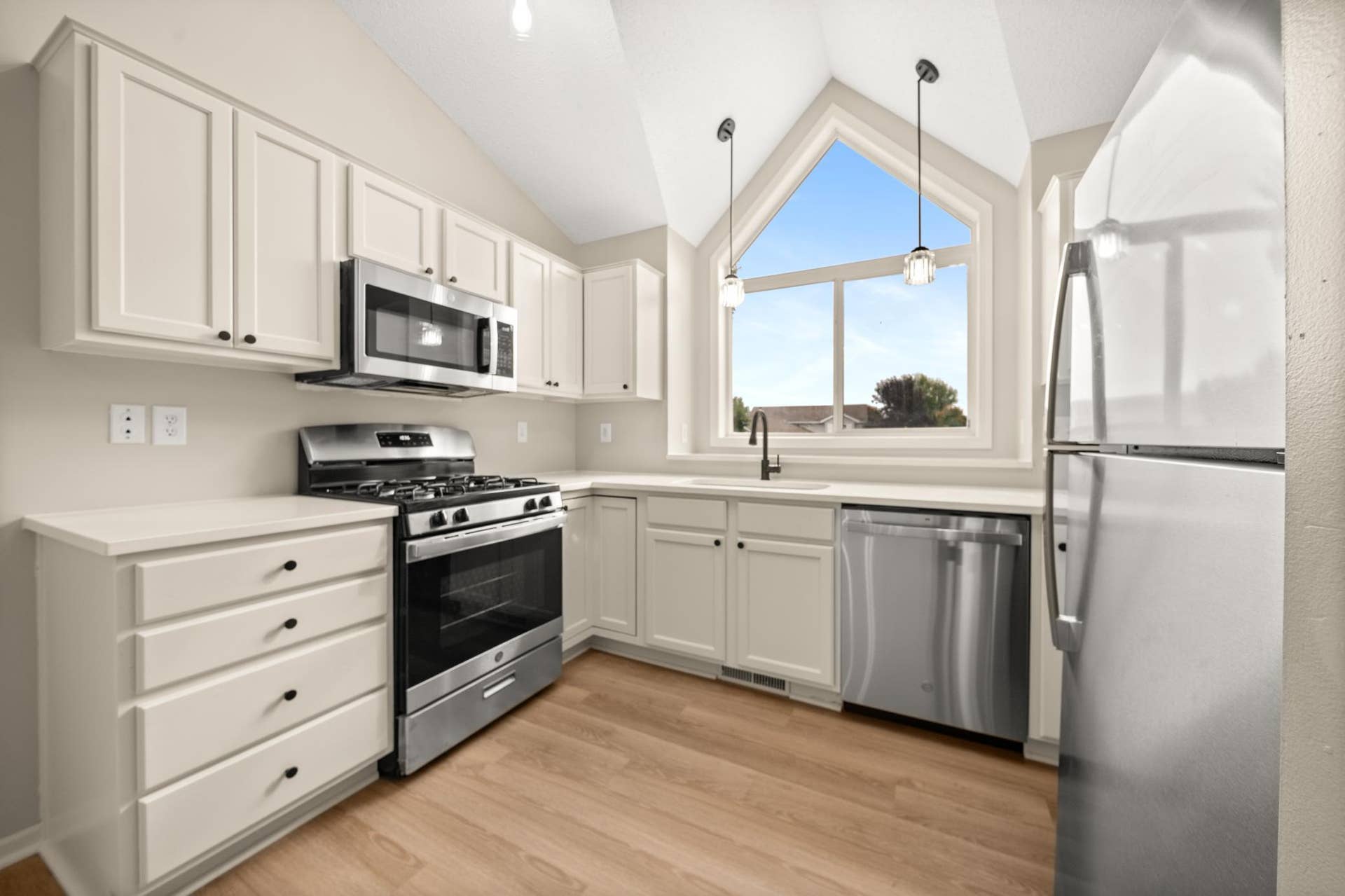 820 S Maple Street, Belle Plaine, MN 56011 DSC06508.jpg