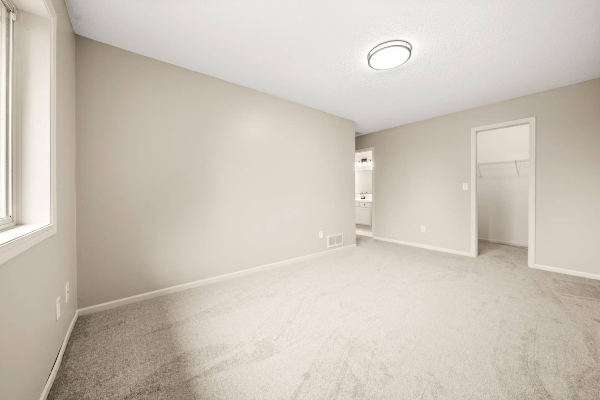 820 S Maple Street, Belle Plaine, MN 56011 DSC06608.jpg