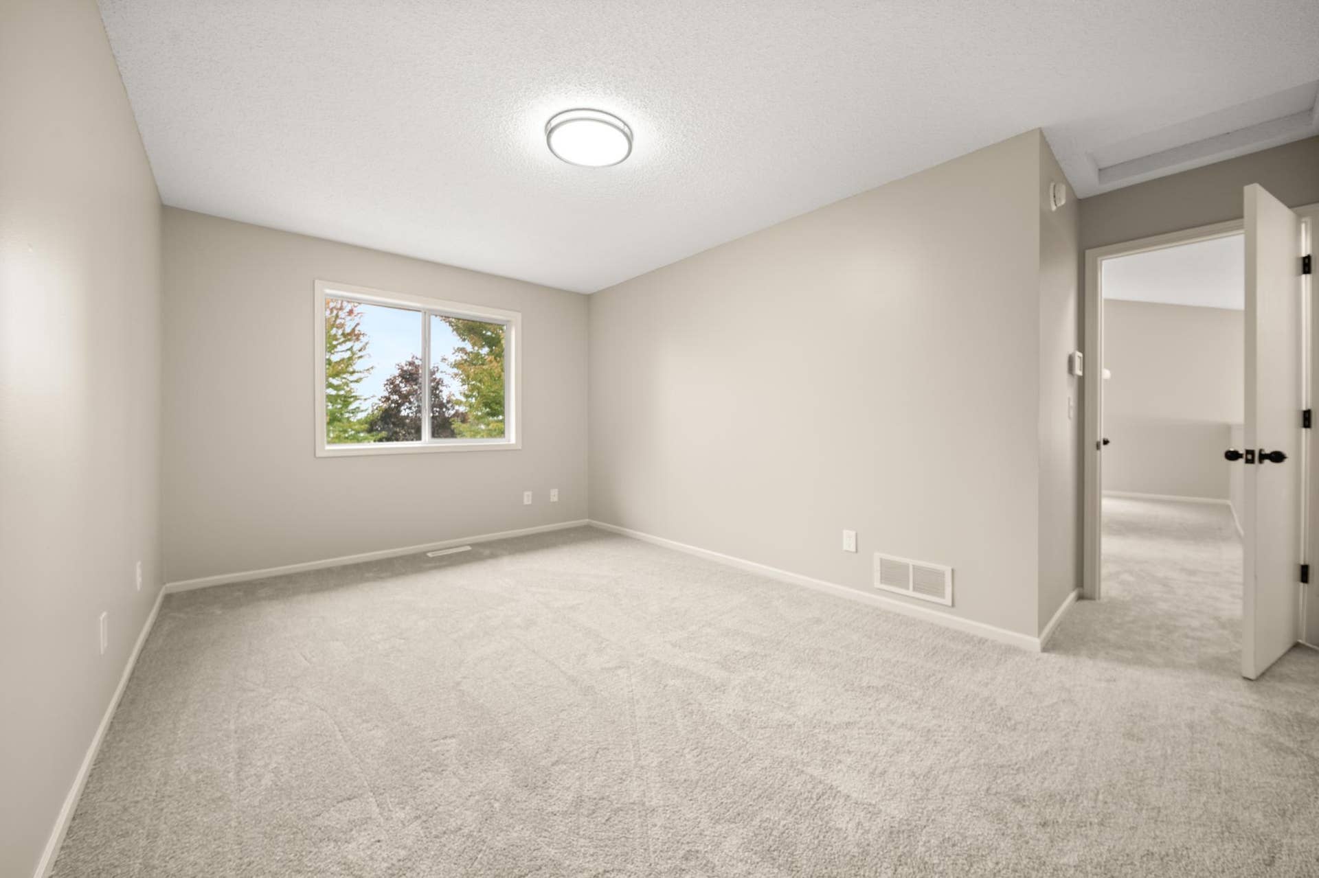 820 S Maple Street, Belle Plaine, MN 56011 DSC06613.jpg