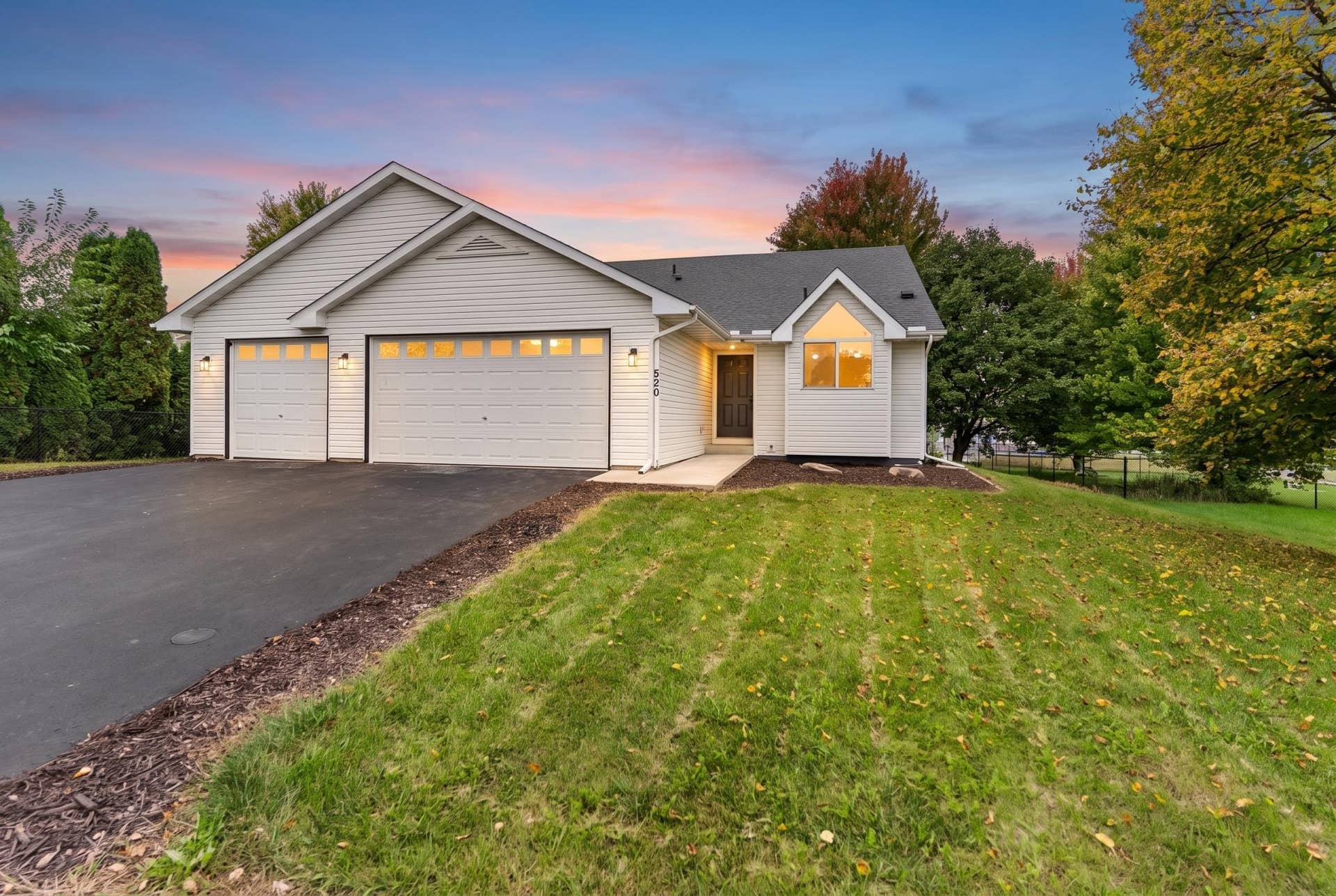 820 S Maple Street, Belle Plaine, MN 56011 DSC06678 (1).jpg
