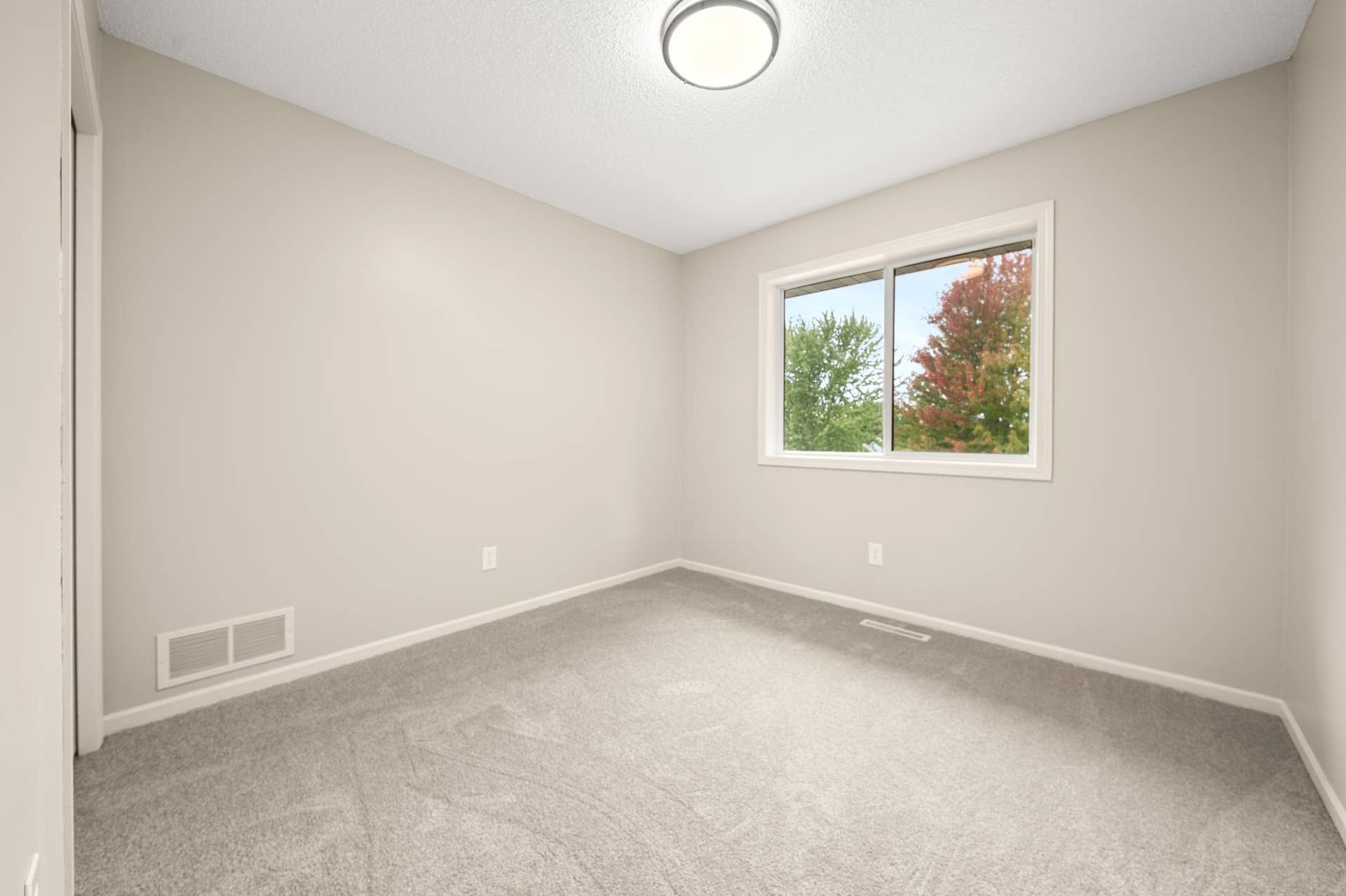 820 S Maple Street, Belle Plaine, MN 56011 DSC06623.jpg