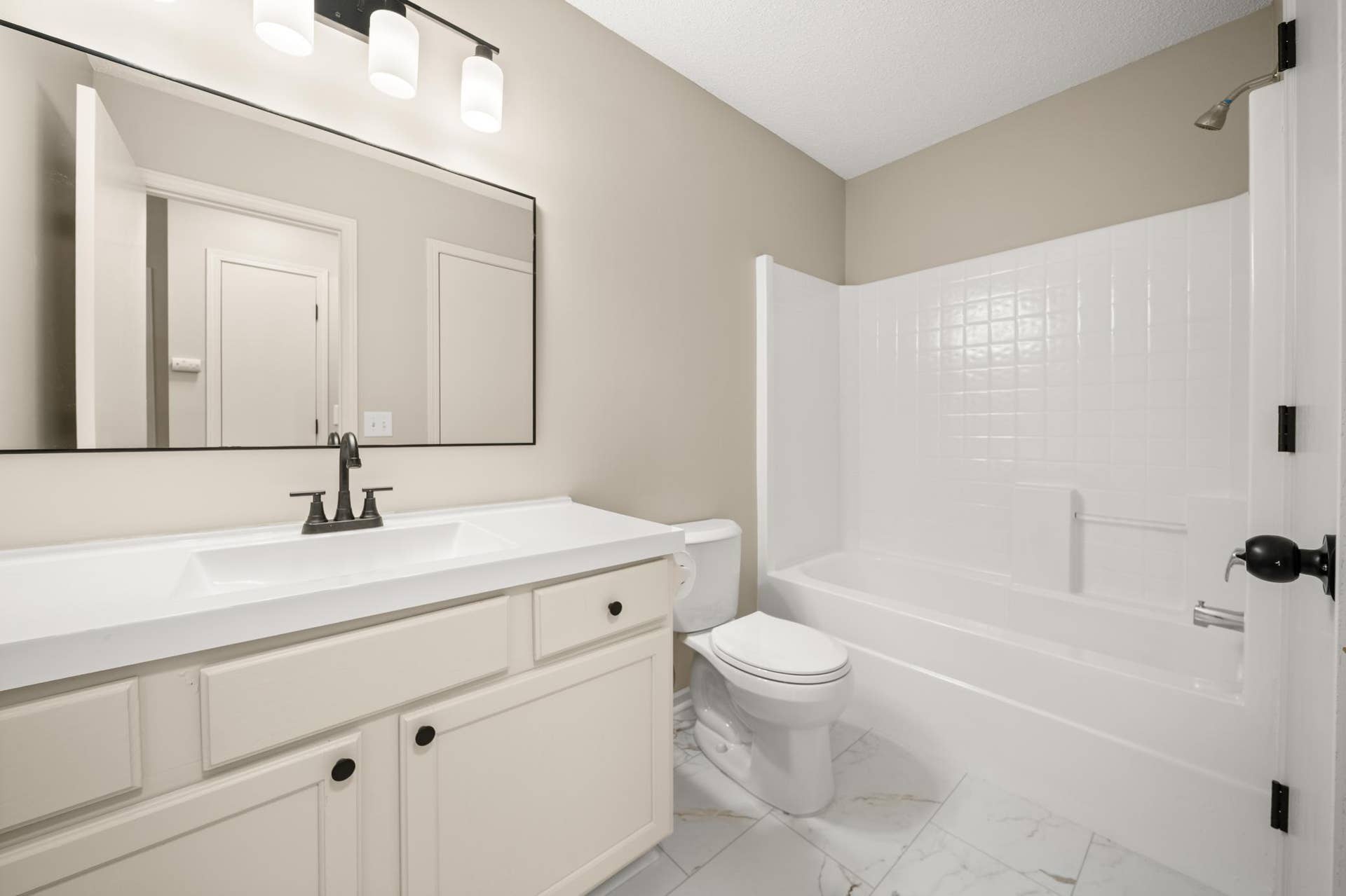 820 S Maple Street, Belle Plaine, MN 56011 DSC06588.jpg