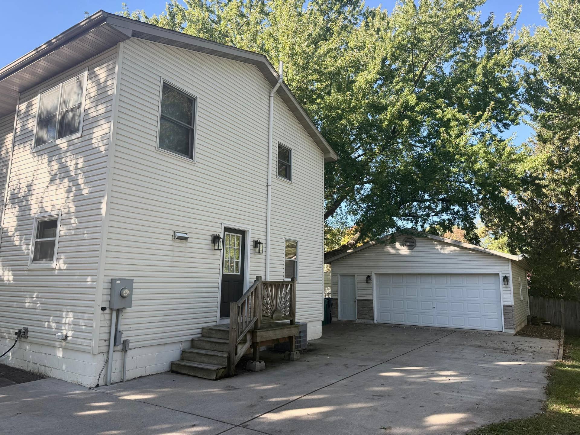 Oversized 2 car garage and side entrance