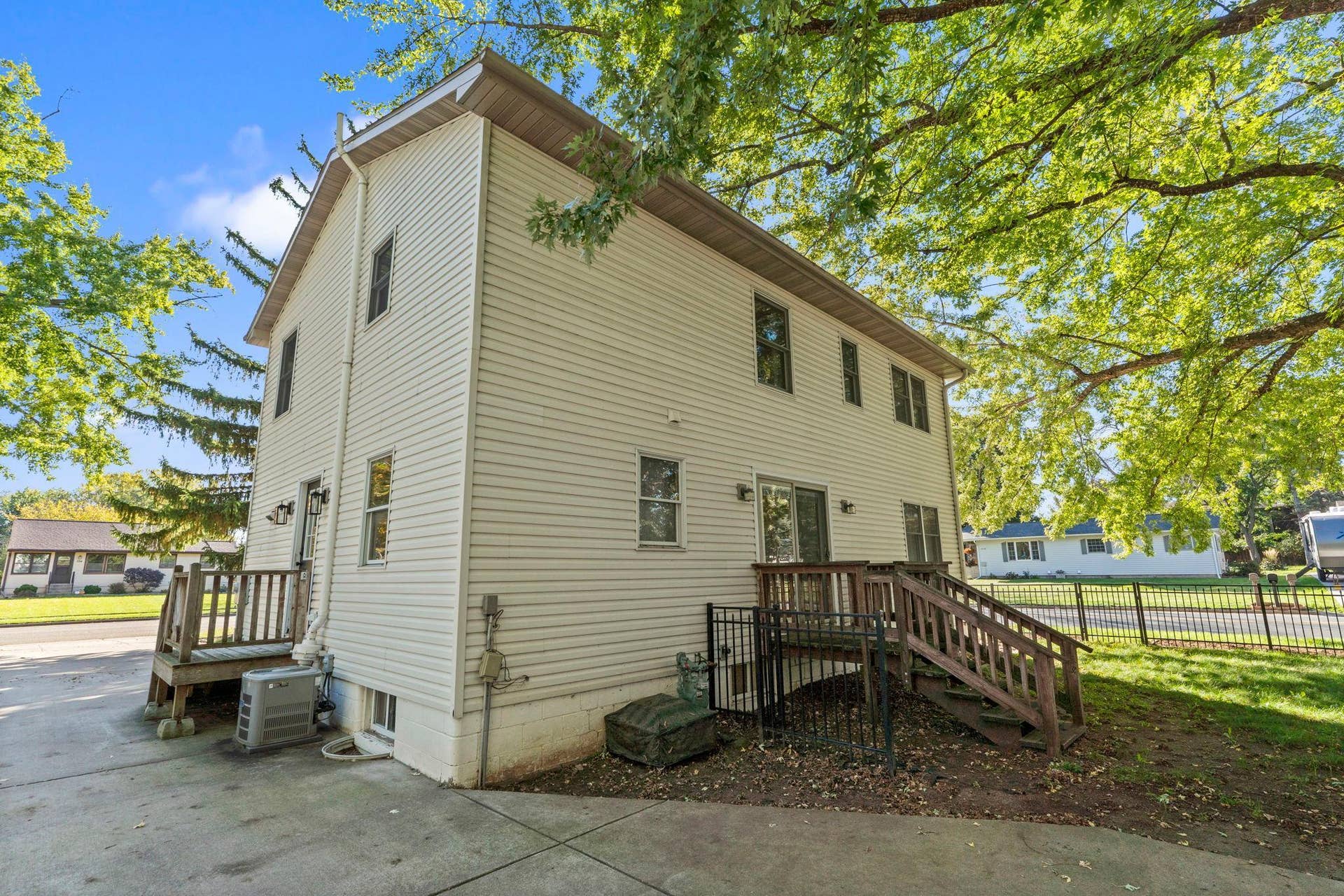 737 S Dakota Avenue, New Richmond, WI 54017