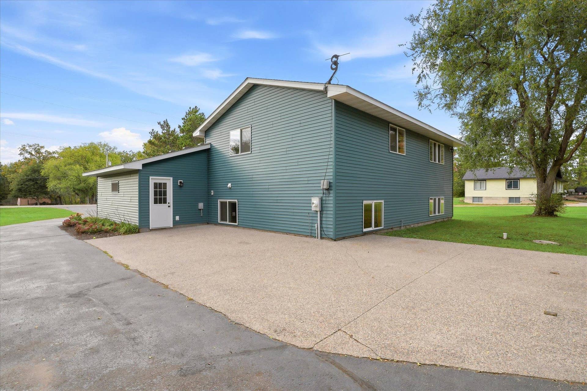 20720 187th Avenue NW, Big Lake, MN 55309 Lots of additional parking, great for campers, boats or recreational vehicles.