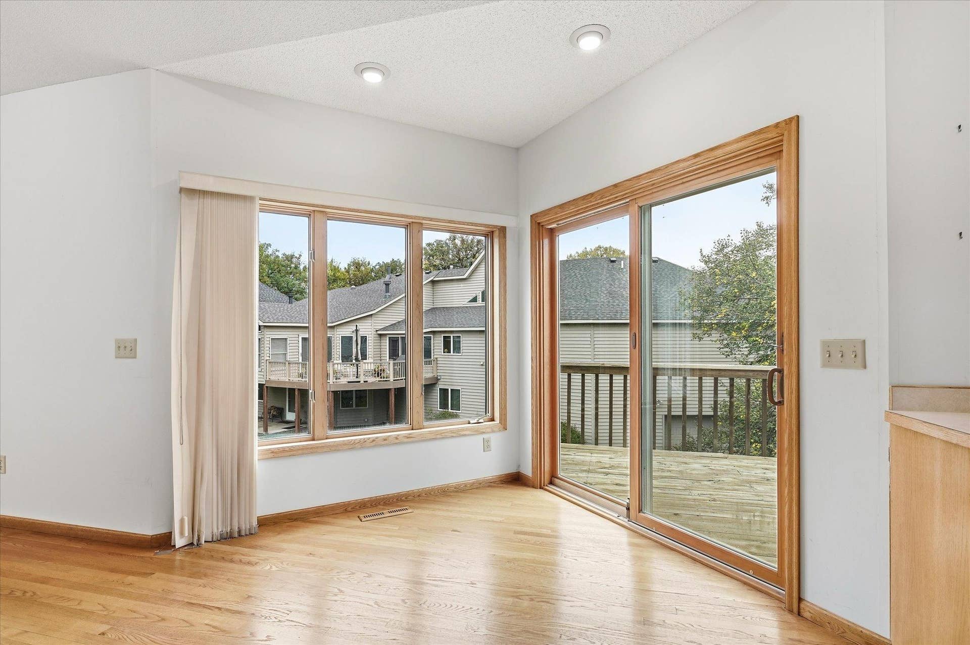 Bright informal dining area offers easy walkout access to the deck!