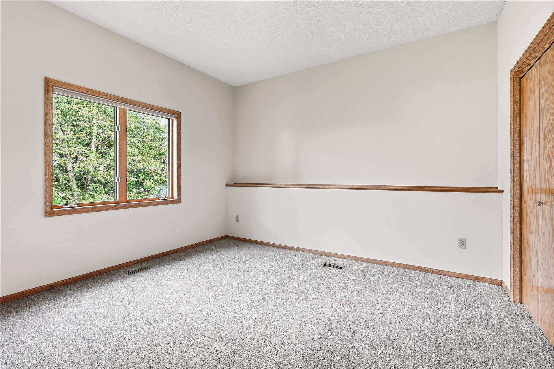 Third bedroom on the lower level with new carpet!