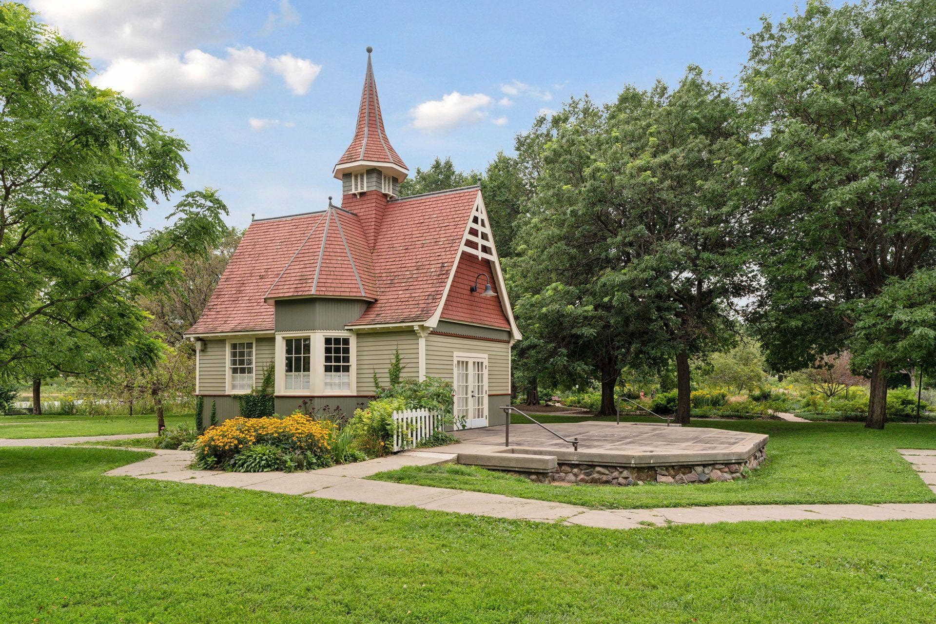 317 Groveland Avenue, #311, 45, Minneapolis, MN 55403 Neighborhood attractions within walking distance
