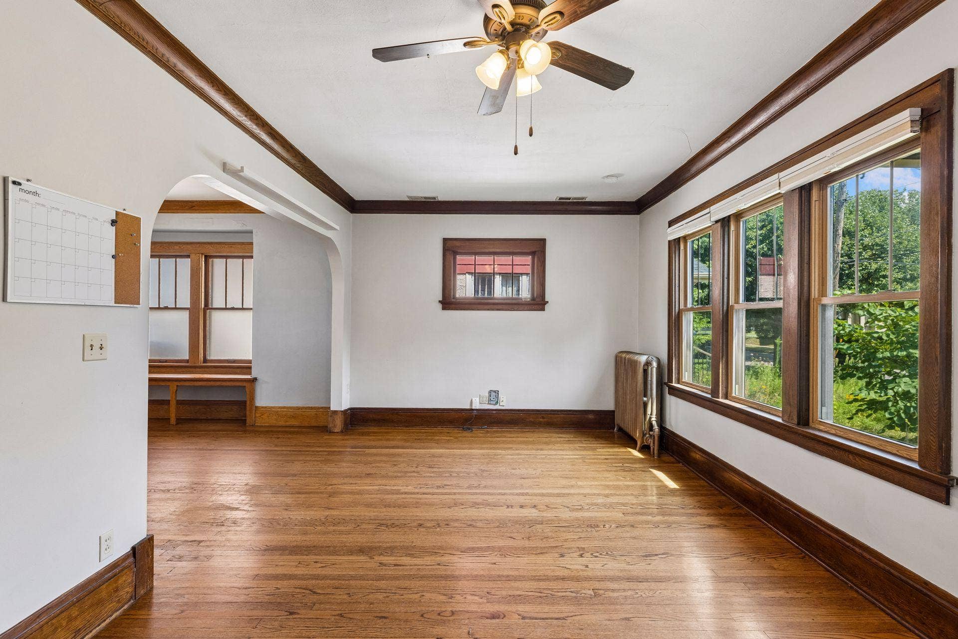 611 Pascal Street N, 93, Saint Paul, MN 55104 Original woodwork shines in this home!