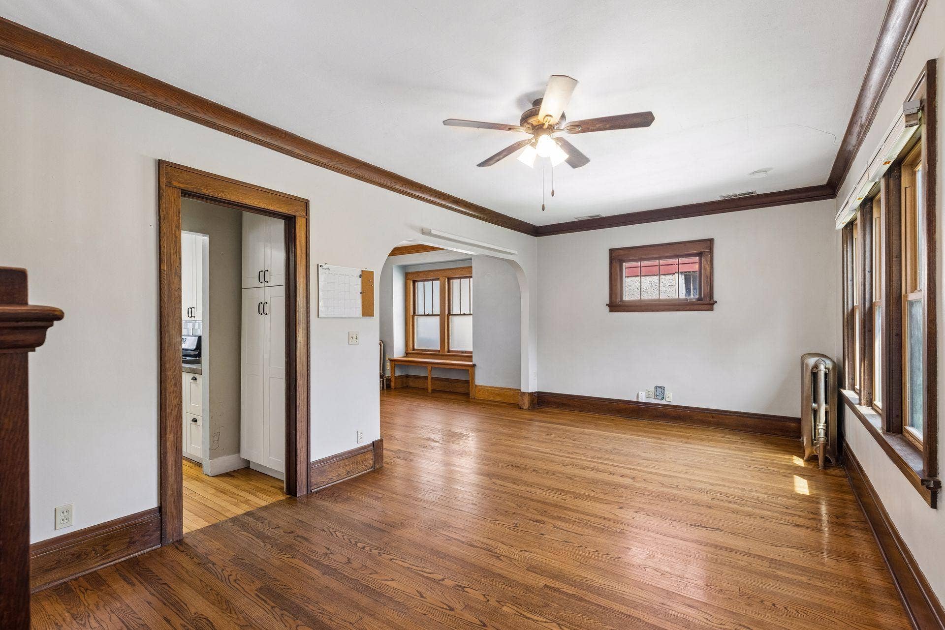 611 Pascal Street N, 93, Saint Paul, MN 55104 Original woodwork shines in this home!