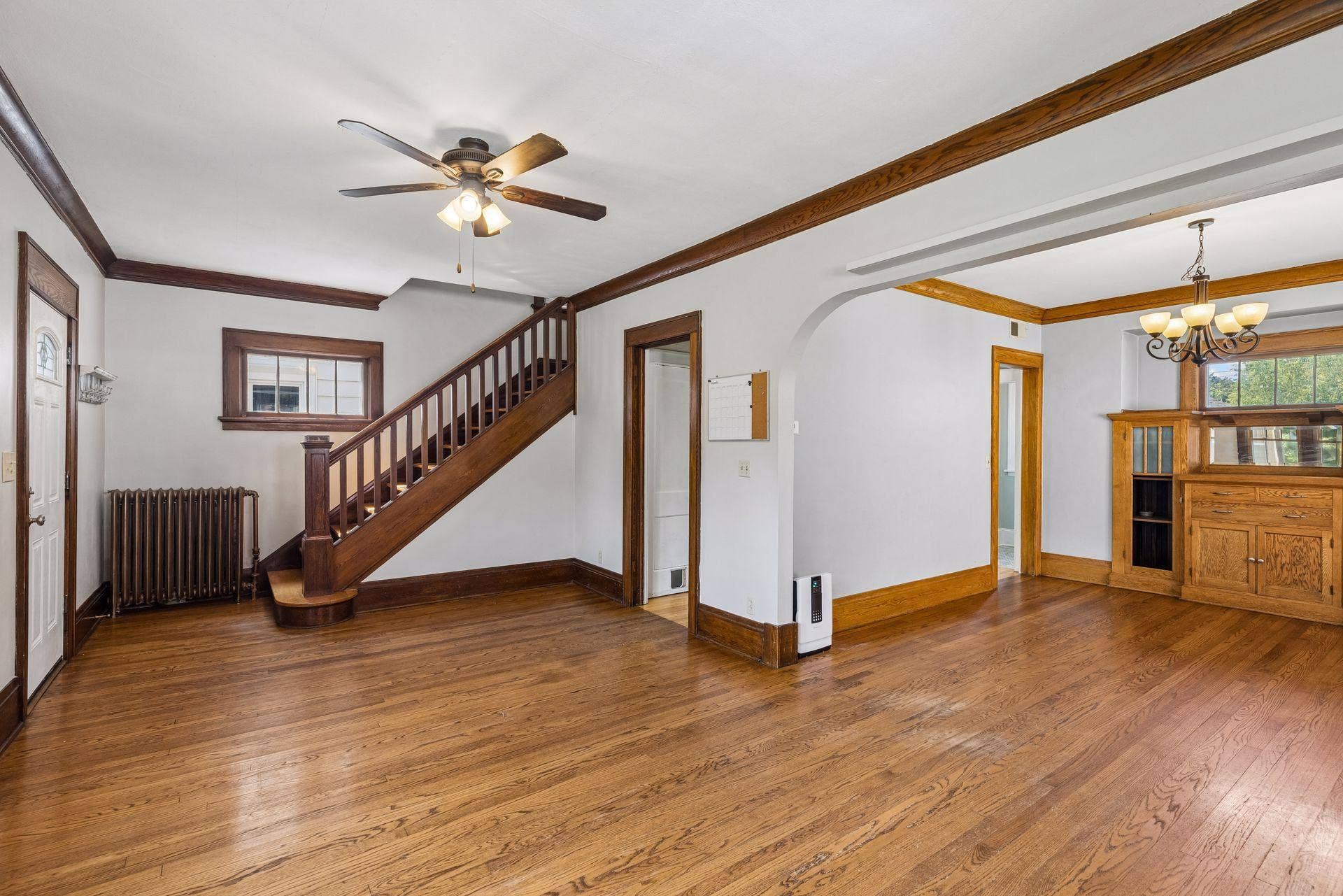 611 Pascal Street N, 93, Saint Paul, MN 55104 Original woodwork shines in this home!