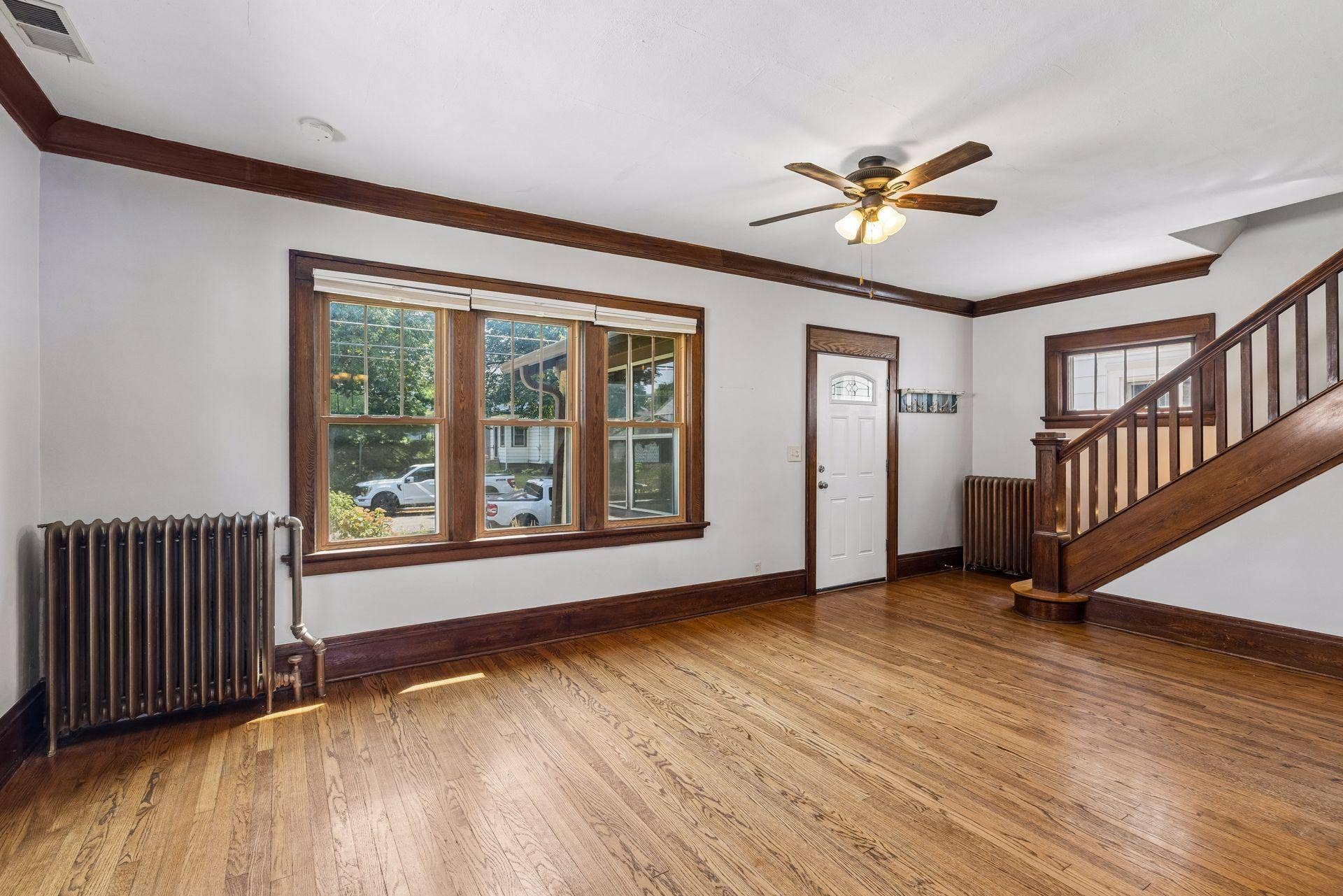 611 Pascal Street N, 93, Saint Paul, MN 55104 Original woodwork shines in this home!