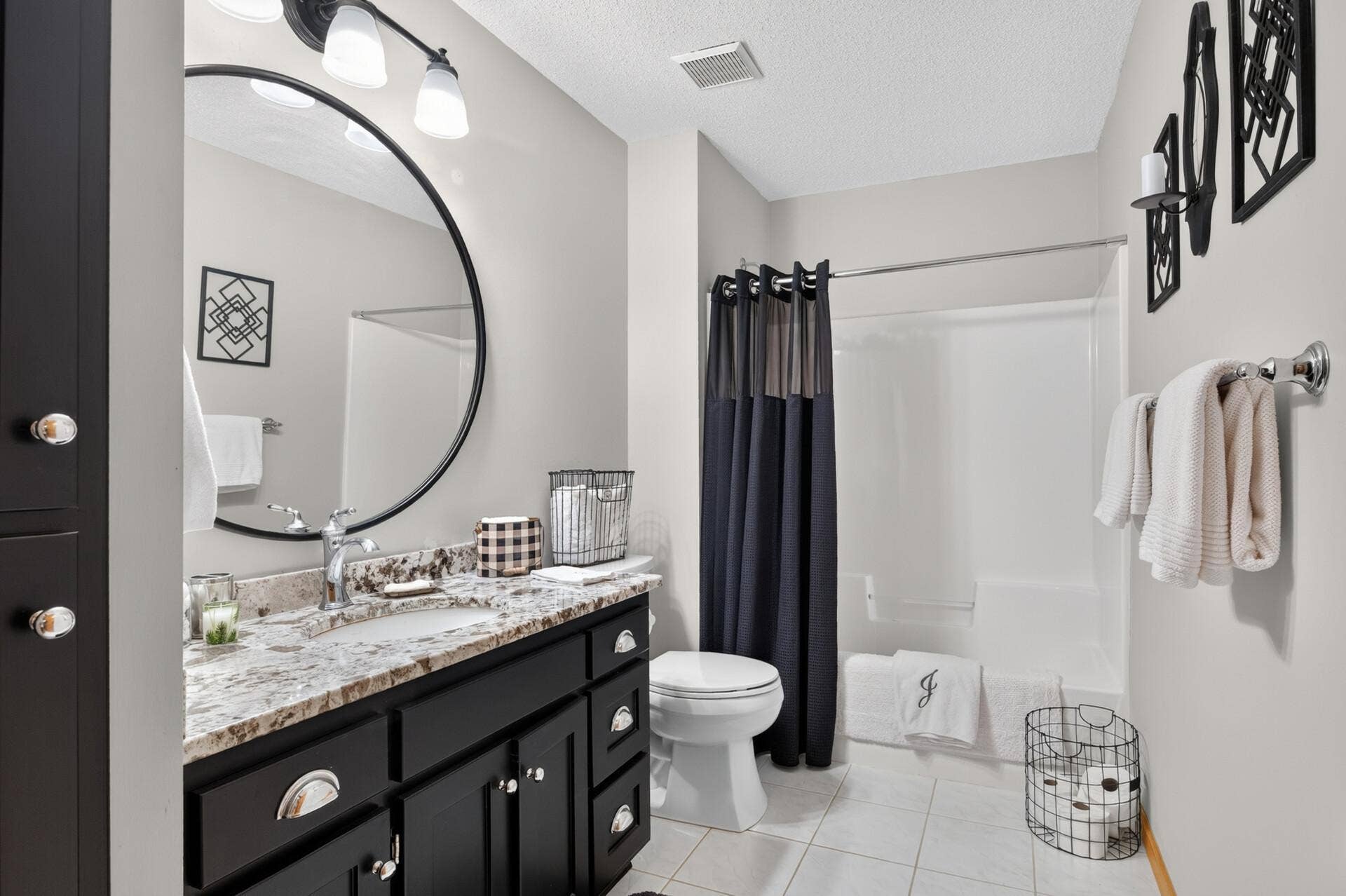 Lower level full bath